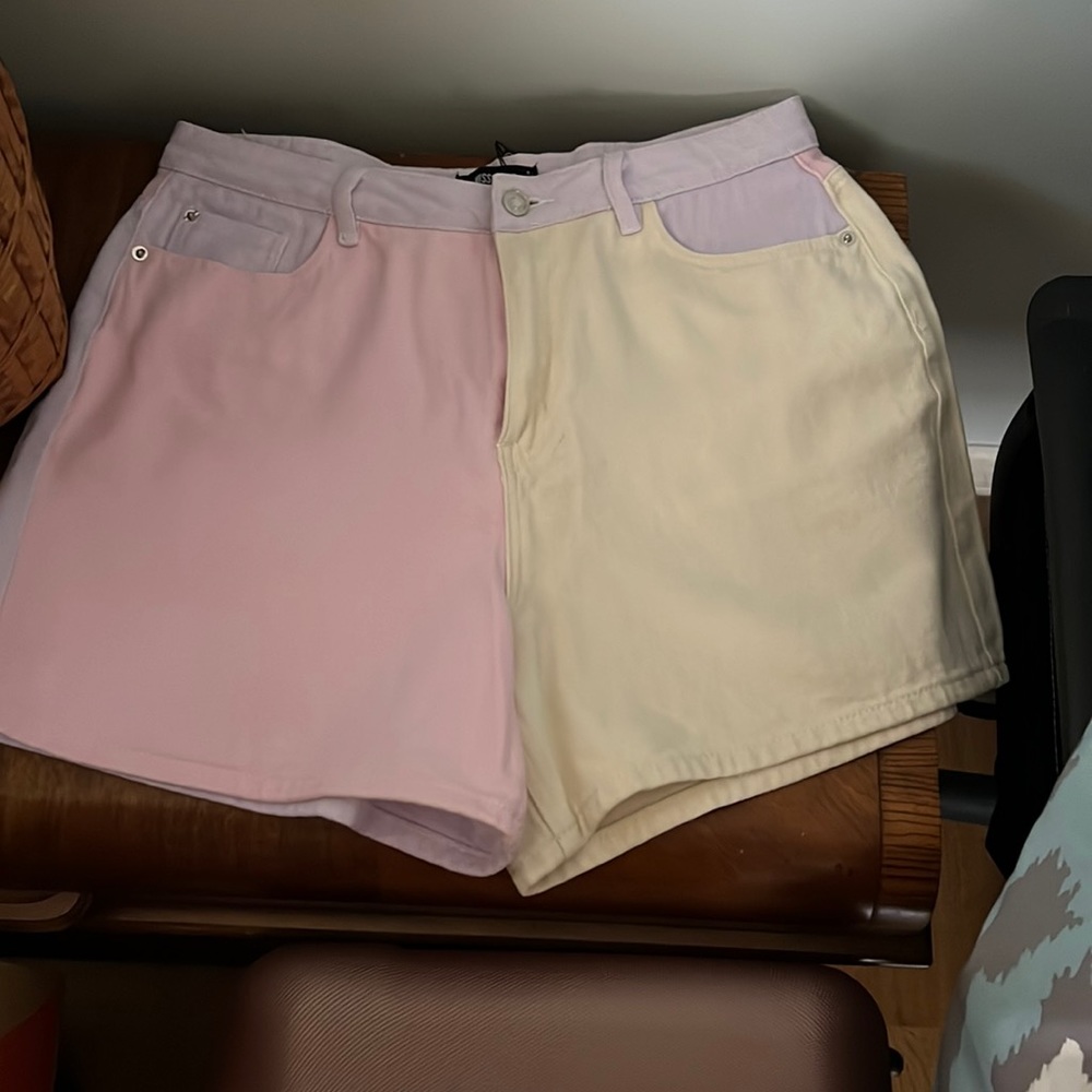 Missguided color blocked shorts!